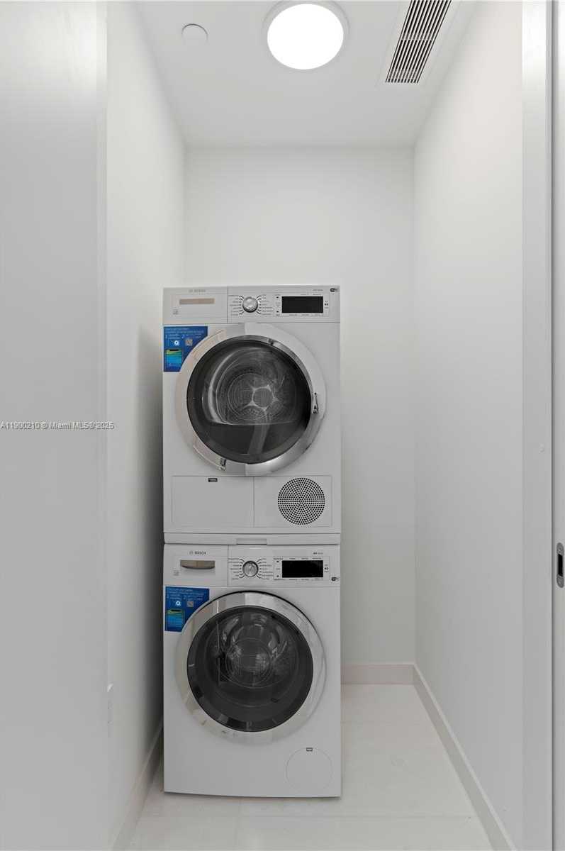 Small Image of 300 BISCAYNE BLVD WAY #4509, Miami Number 22