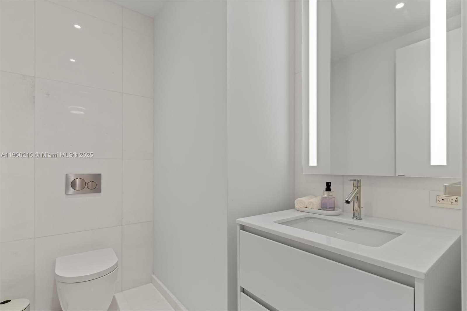 Small Image of 300 BISCAYNE BLVD WAY #4509, Miami Number 5