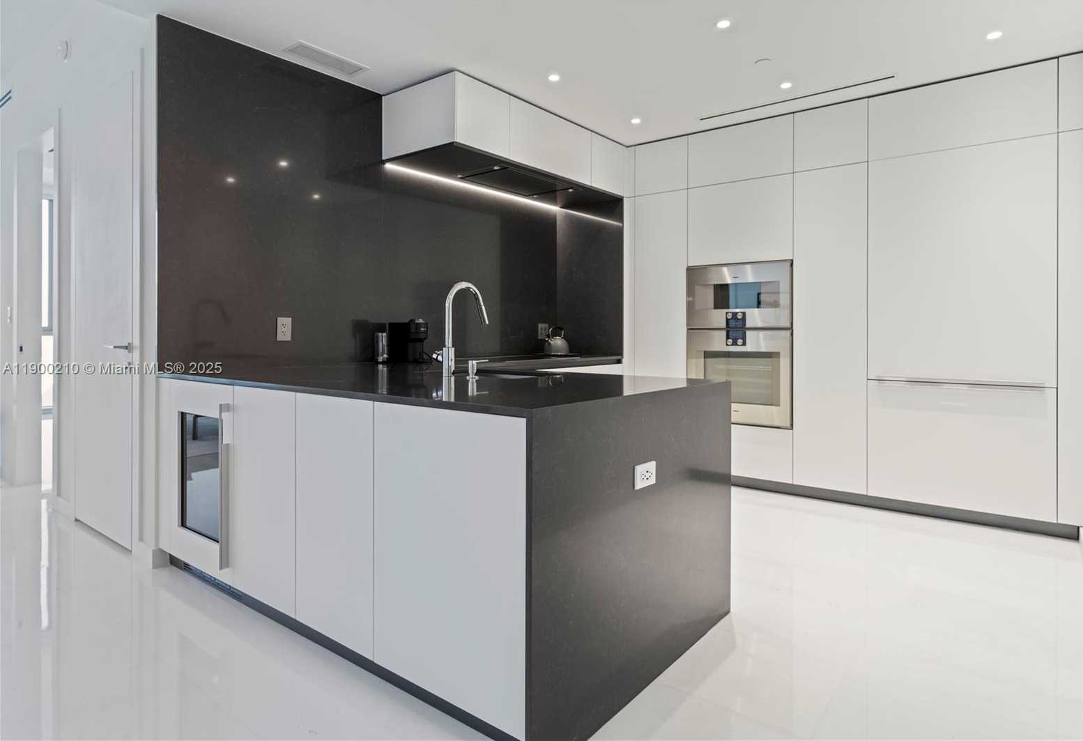 Small Image of 300 BISCAYNE BLVD WAY #4509, Miami Number 6