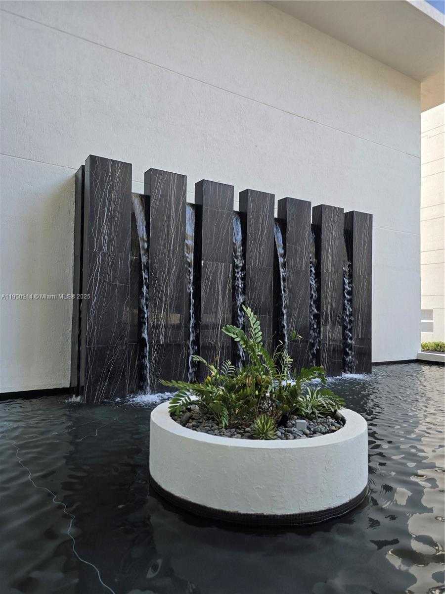 Small Image of 1800 SOUTH OCEAN DR #409, Hallandale Beach Number 5