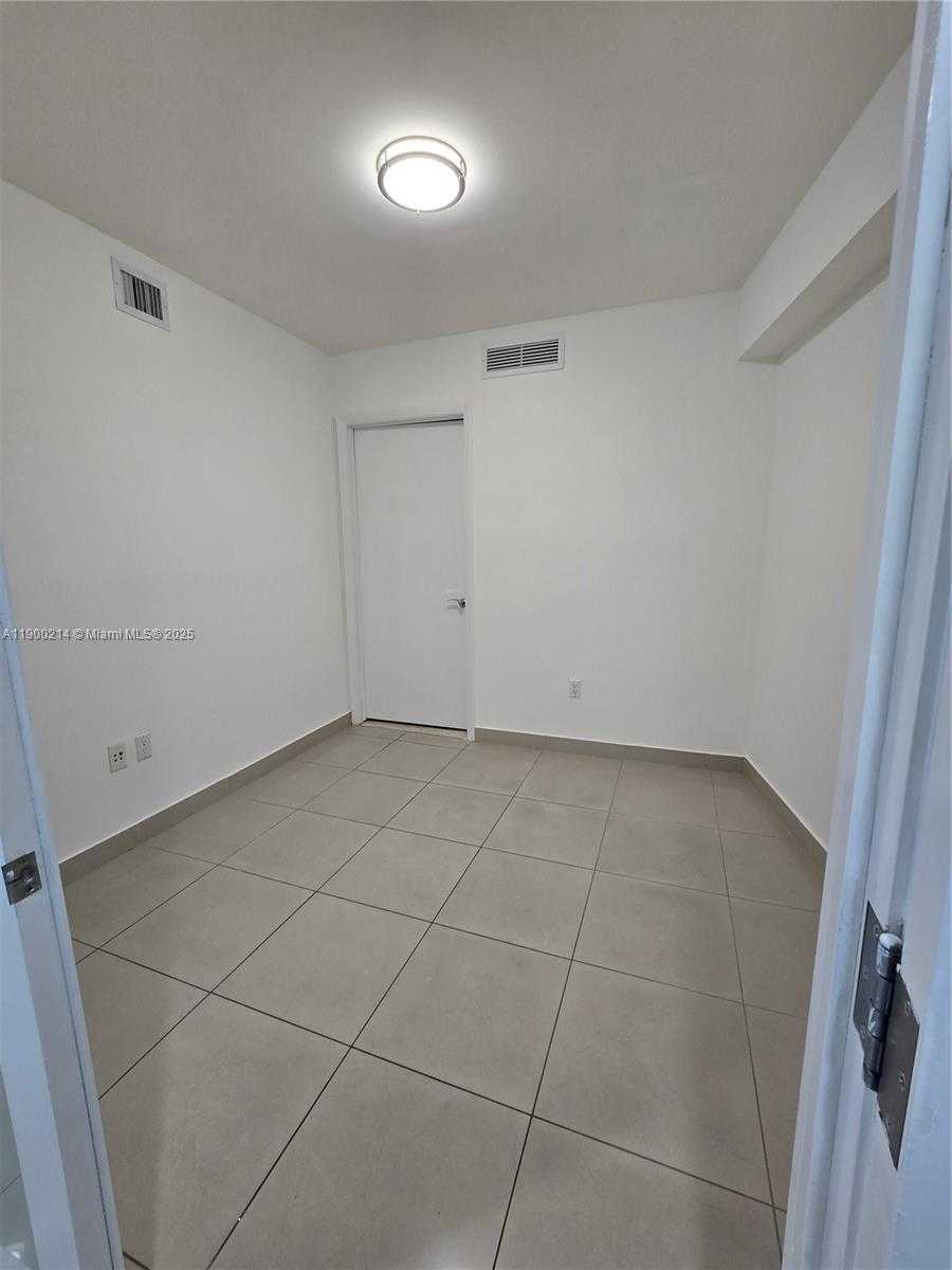 Small Image of 1800 SOUTH OCEAN DR #409, Hallandale Beach Number 8