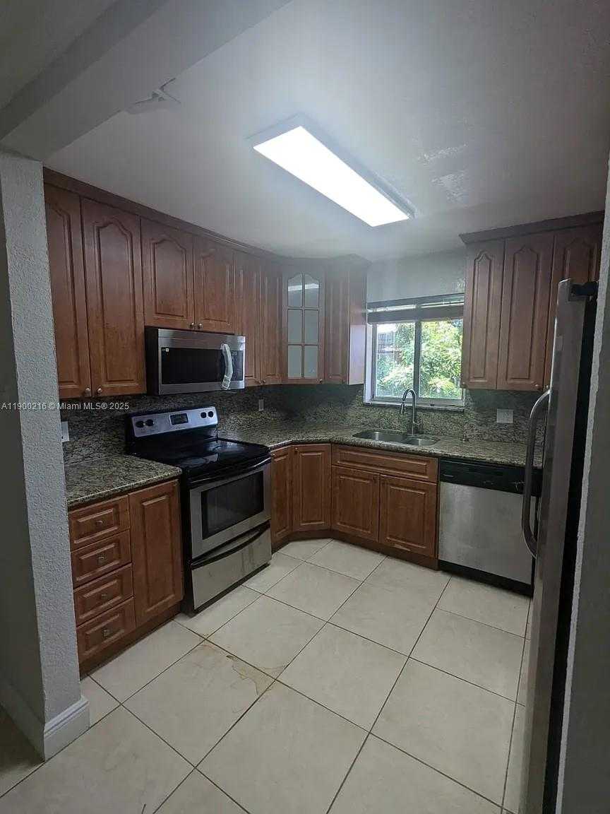 Small Image of 2323 VAN BUREN ST #106, Hollywood Number 5