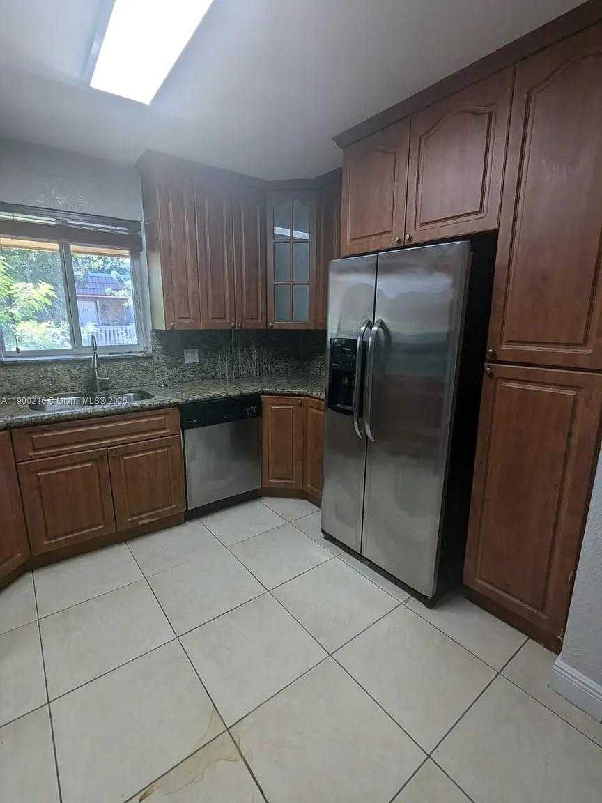 Small Image of 2323 VAN BUREN ST #106, Hollywood Number 7