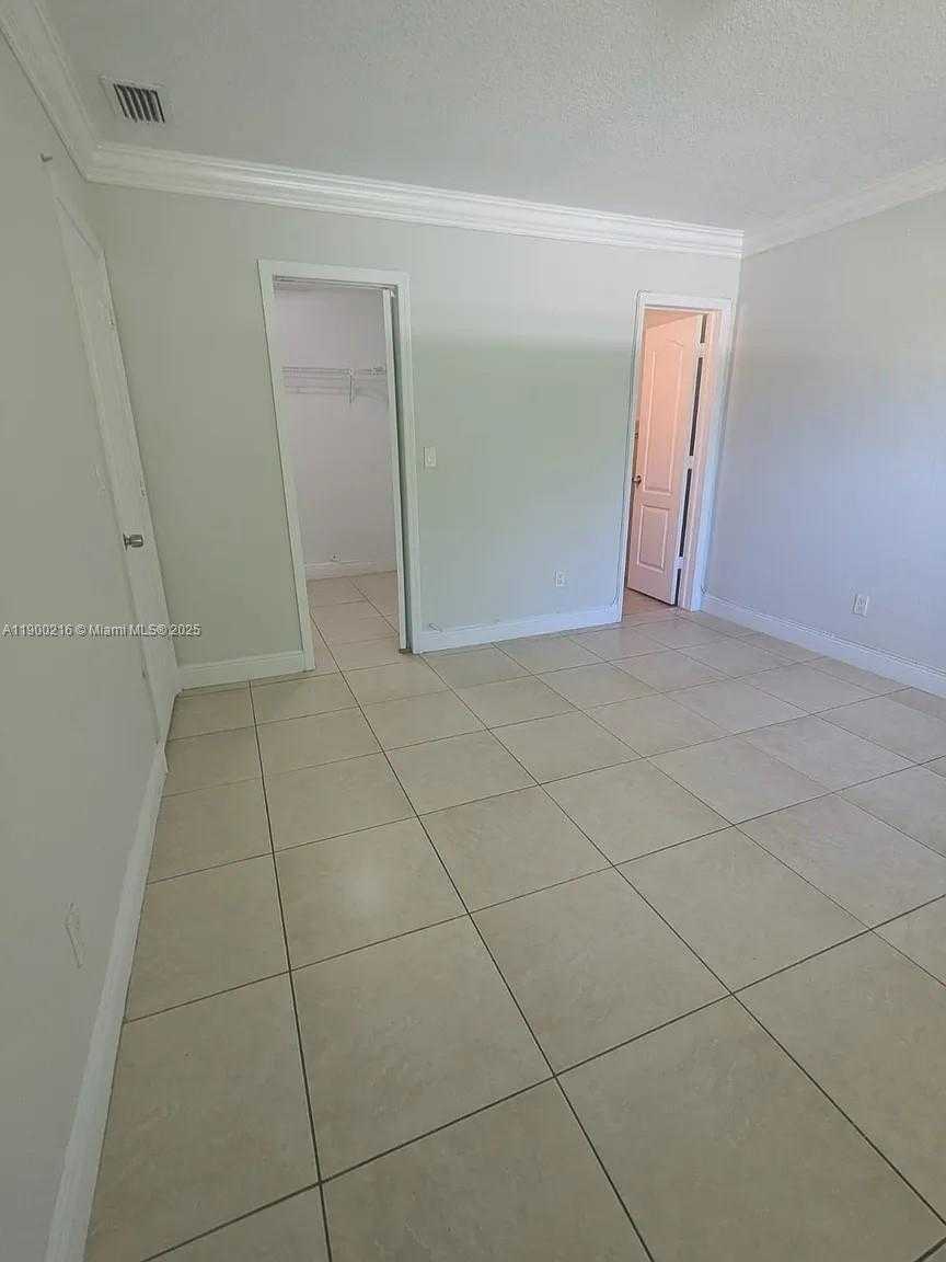 Small Image of 2323 VAN BUREN ST #106, Hollywood Number 9