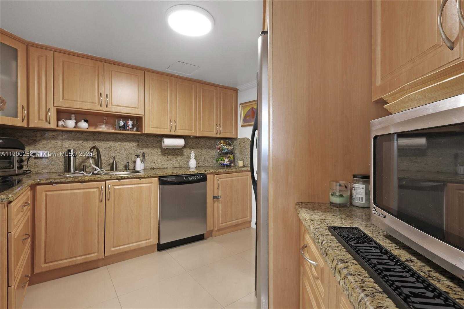 Small Image of 801 BRICKELL BAY DR #1070, Miami Number 21