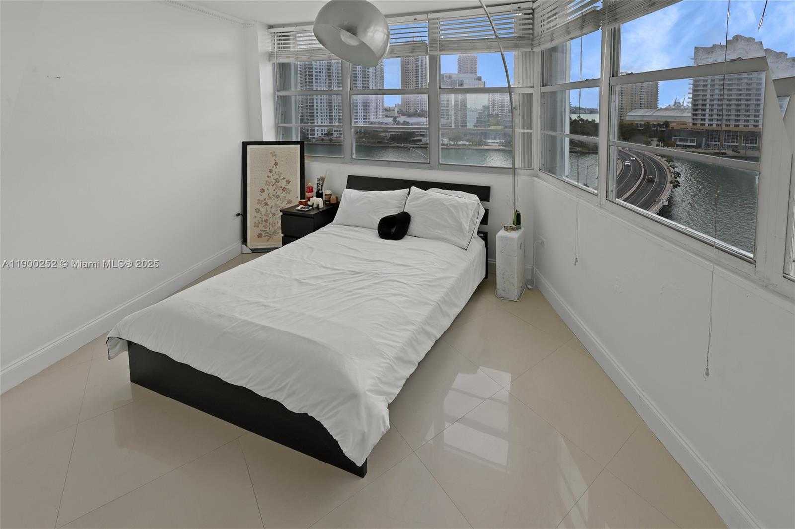 Small Image of 801 BRICKELL BAY DR #1070, Miami Number 26