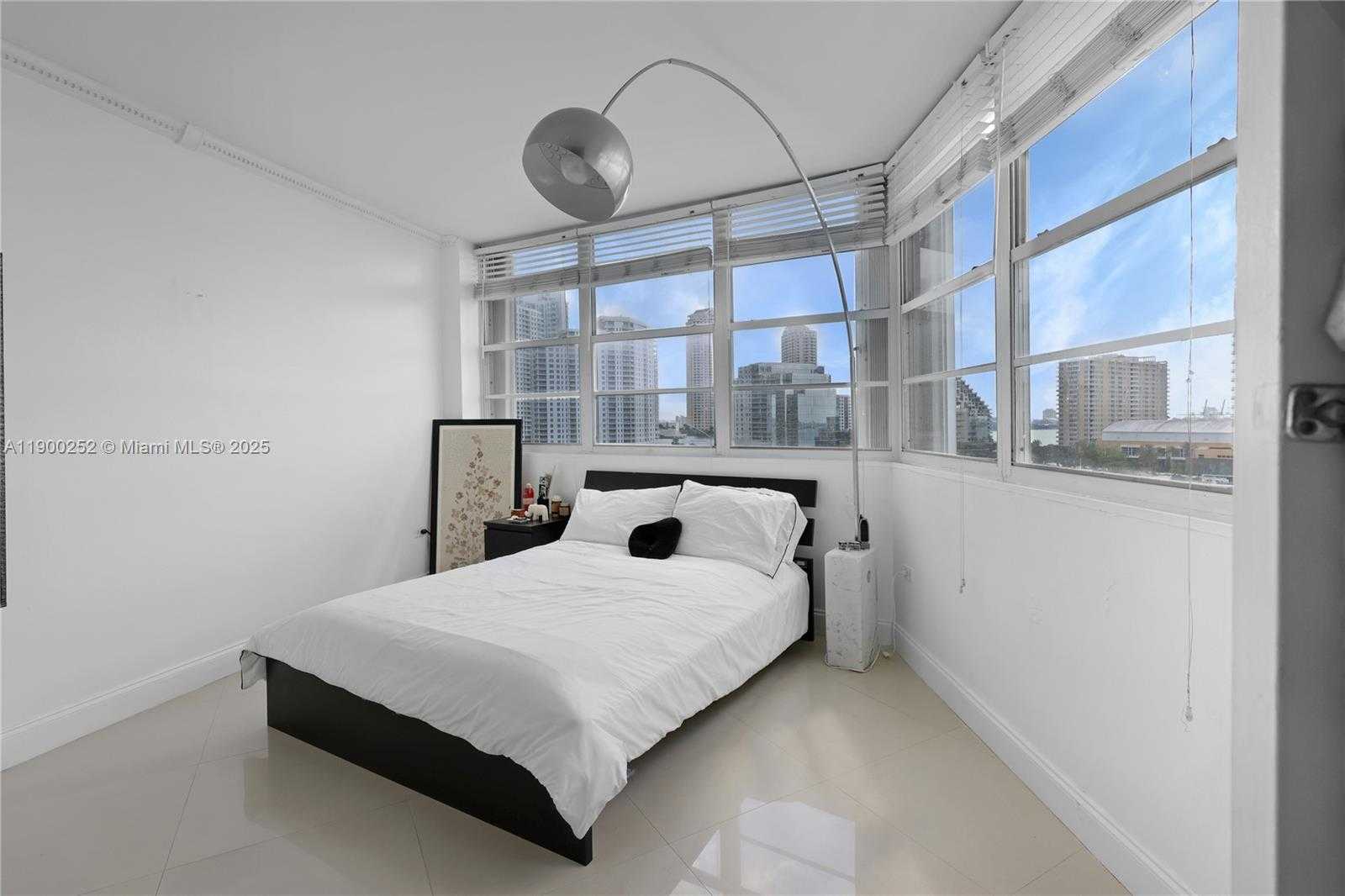 Small Image of 801 BRICKELL BAY DR #1070, Miami Number 27