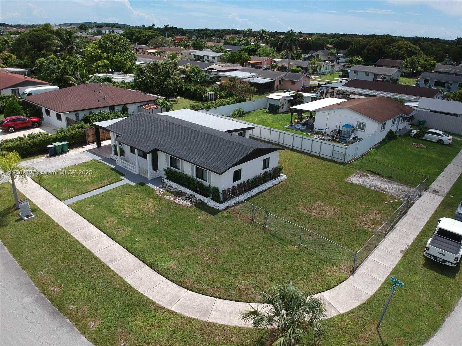 Small Image of 11462 SOUTH WEST 225TH ST, Miami Number 2