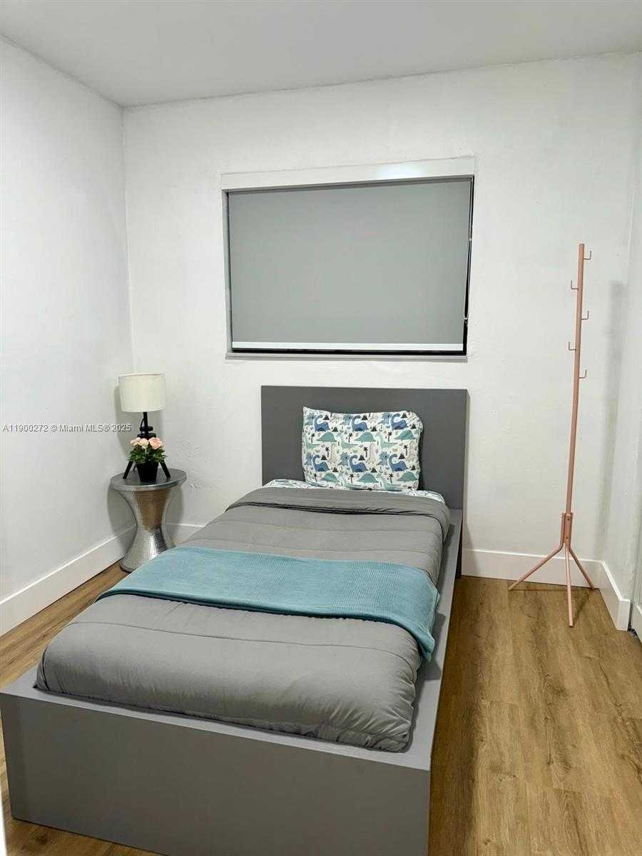 Small Image of 11462 SOUTH WEST 225TH ST, Miami Number 25