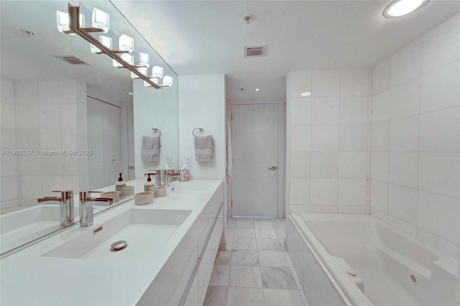 Small Image of 1900 SUNSET HARBOUR DR #1003, Miami Beach Number 10