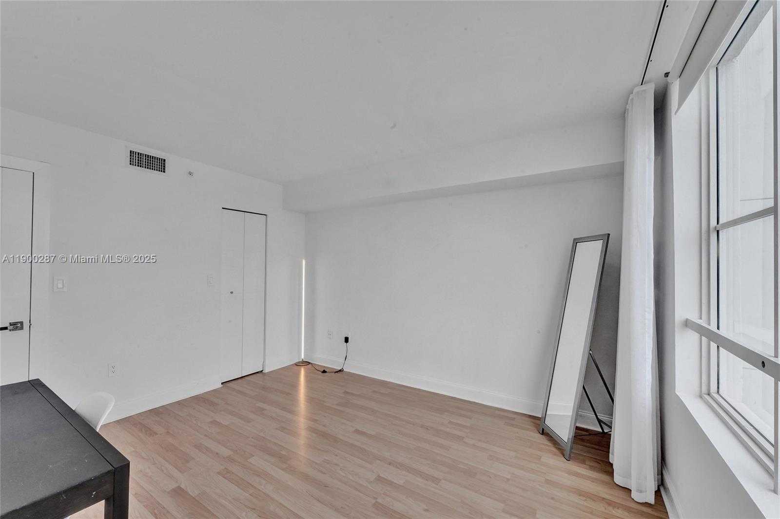 Small Image of 1900 SUNSET HARBOUR DR #1003, Miami Beach Number 11