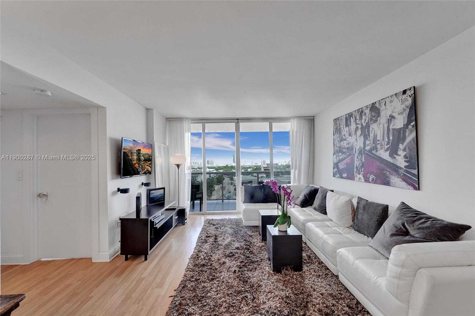 Small Image of 1900 SUNSET HARBOUR DR #1003, Miami Beach Number 2