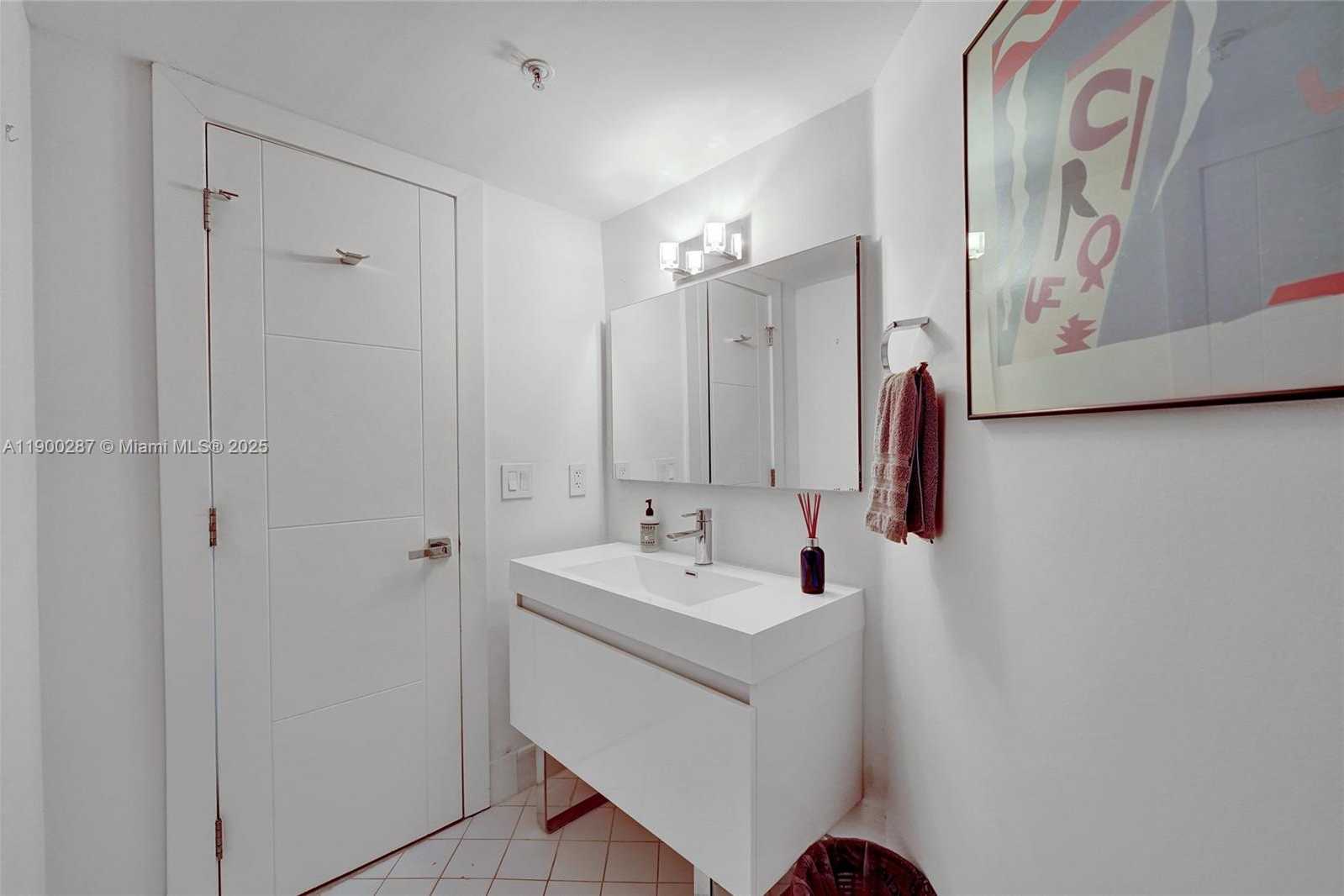 Small Image of 1900 SUNSET HARBOUR DR #1003, Miami Beach Number 20