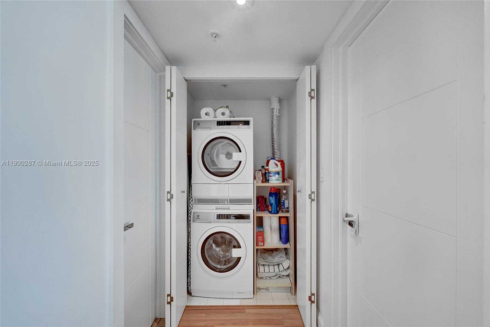 Small Image of 1900 SUNSET HARBOUR DR #1003, Miami Beach Number 21