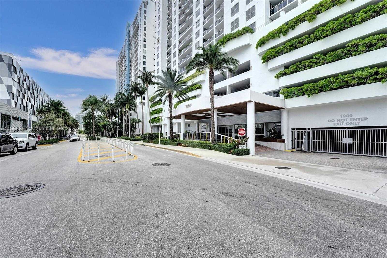 Small Image of 1900 SUNSET HARBOUR DR #1003, Miami Beach Number 26