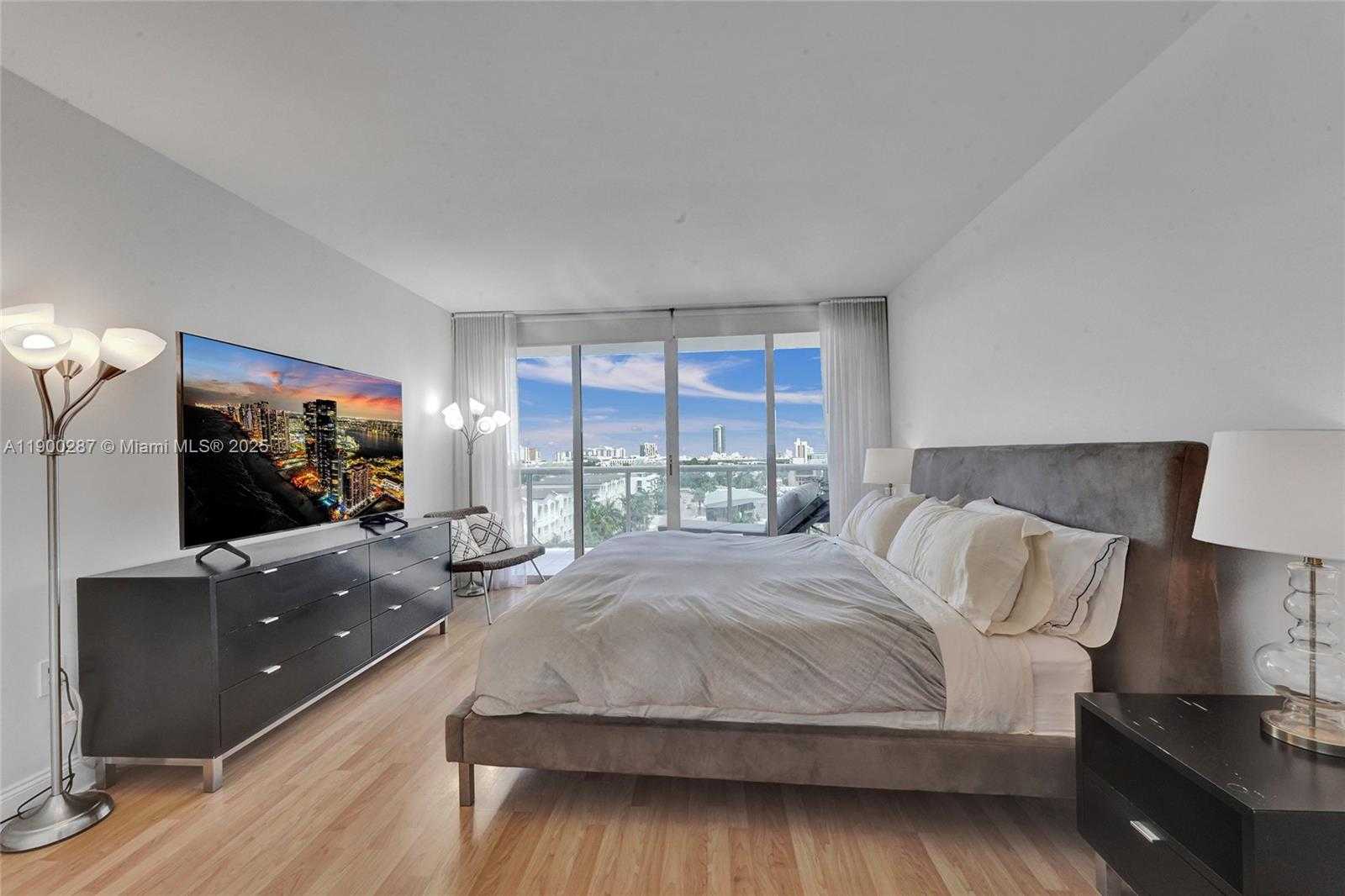 Small Image of 1900 SUNSET HARBOUR DR #1003, Miami Beach Number 7