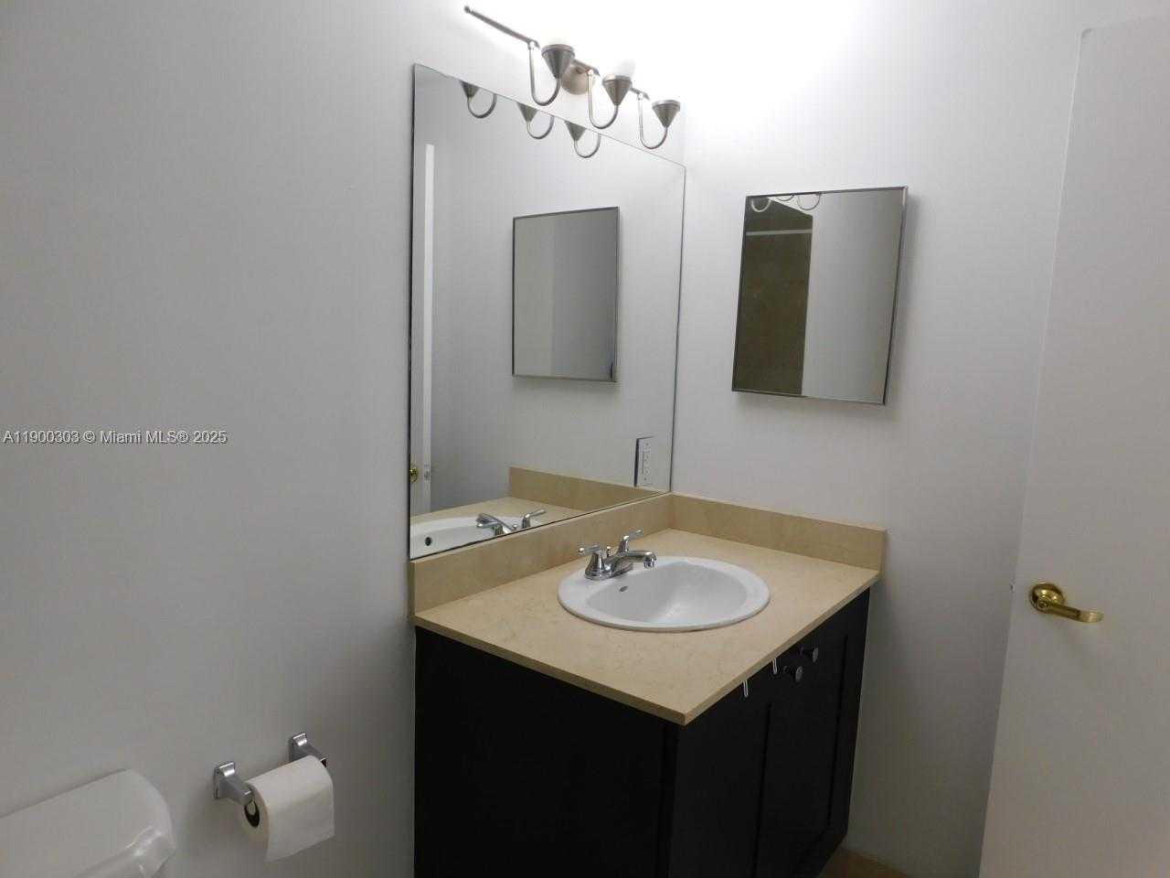 Small Image of 4100 SALZEDO ST #810, Coral Gables Number 16