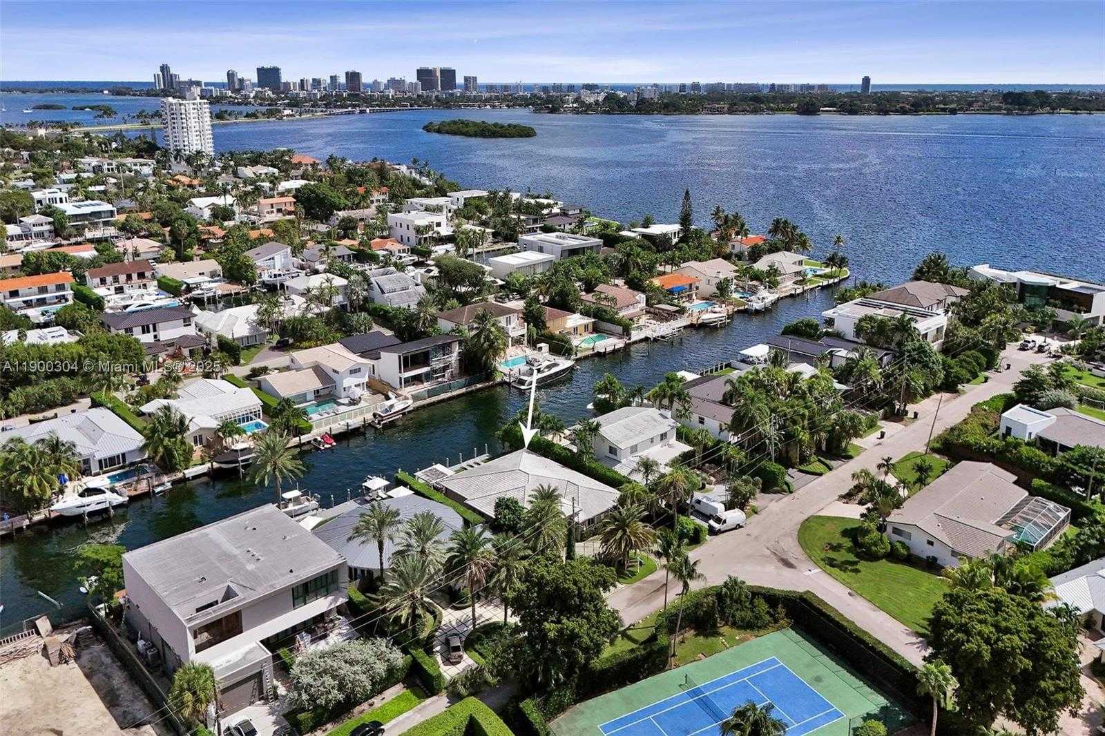Small Image of 1935 NORTH EAST 117TH RD, North Miami Number 2