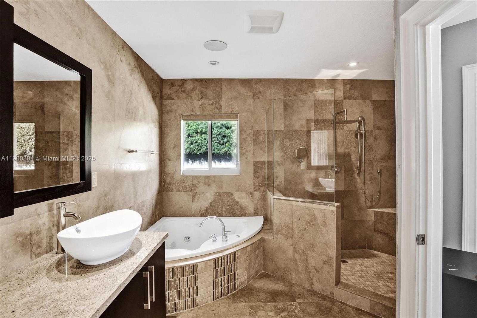 Small Image of 1935 NORTH EAST 117TH RD, North Miami Number 28