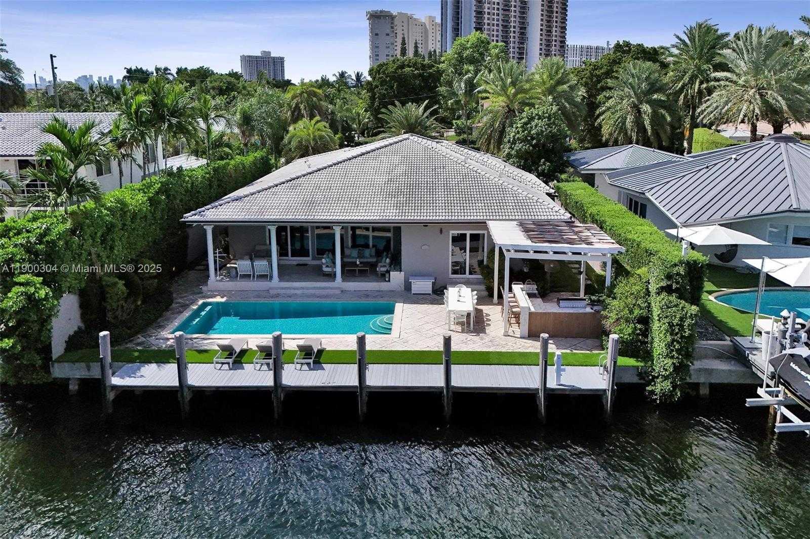 Small Image of 1935 NORTH EAST 117TH RD, North Miami Number 3