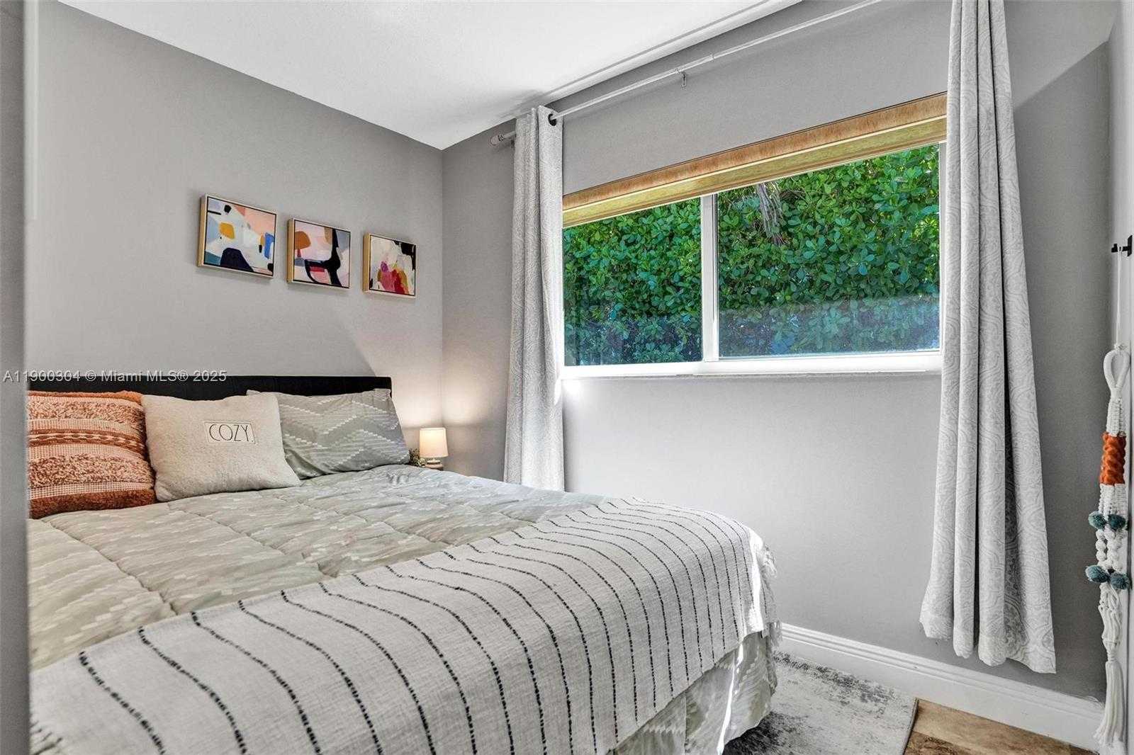 Small Image of 1935 NORTH EAST 117TH RD, North Miami Number 37