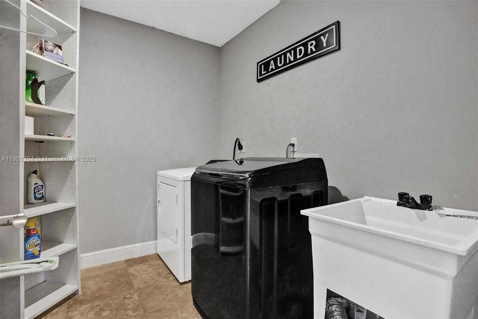 Small Image of 1935 NORTH EAST 117TH RD, North Miami Number 40