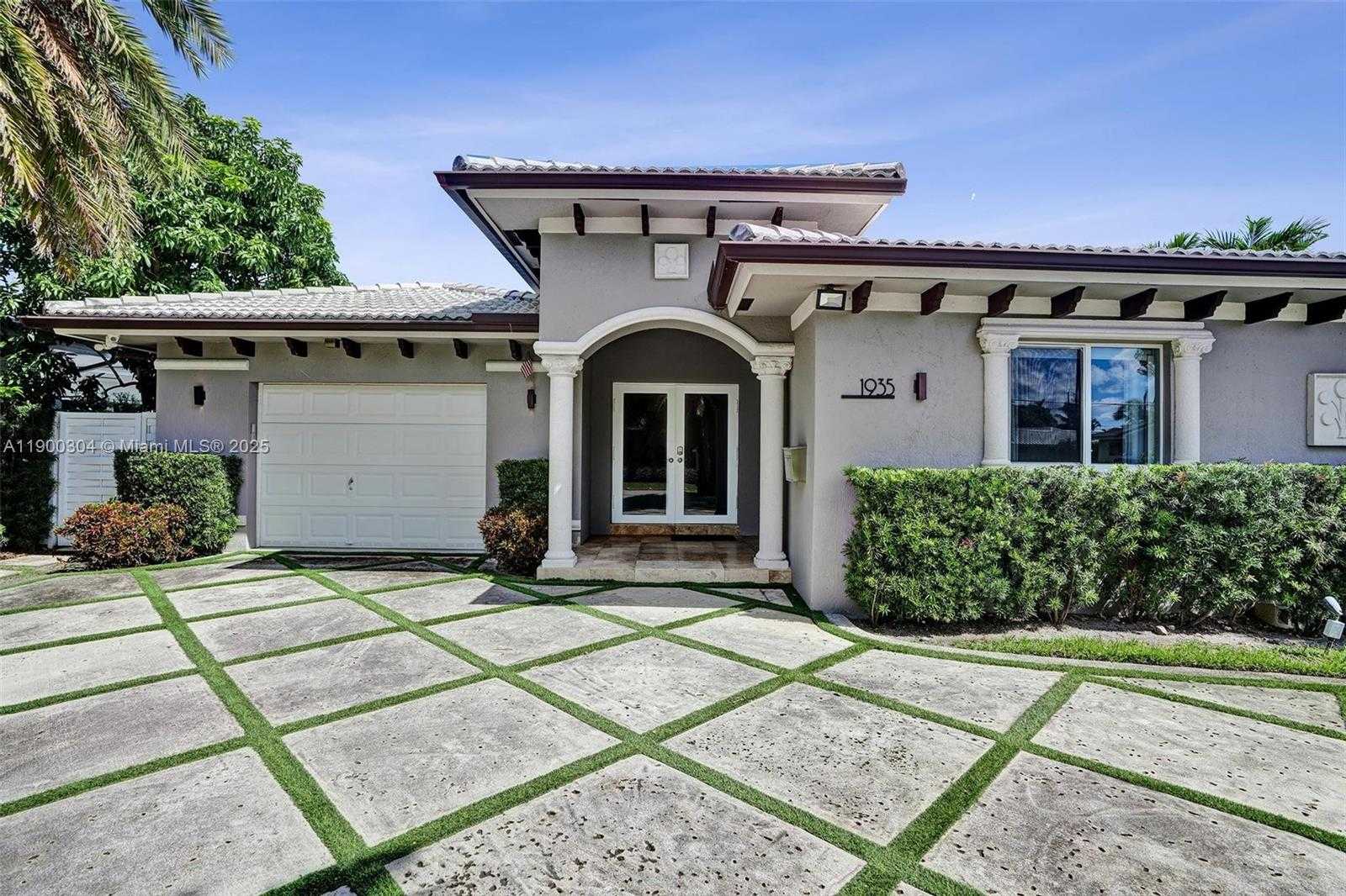 Small Image of 1935 NORTH EAST 117TH RD, North Miami Number 42