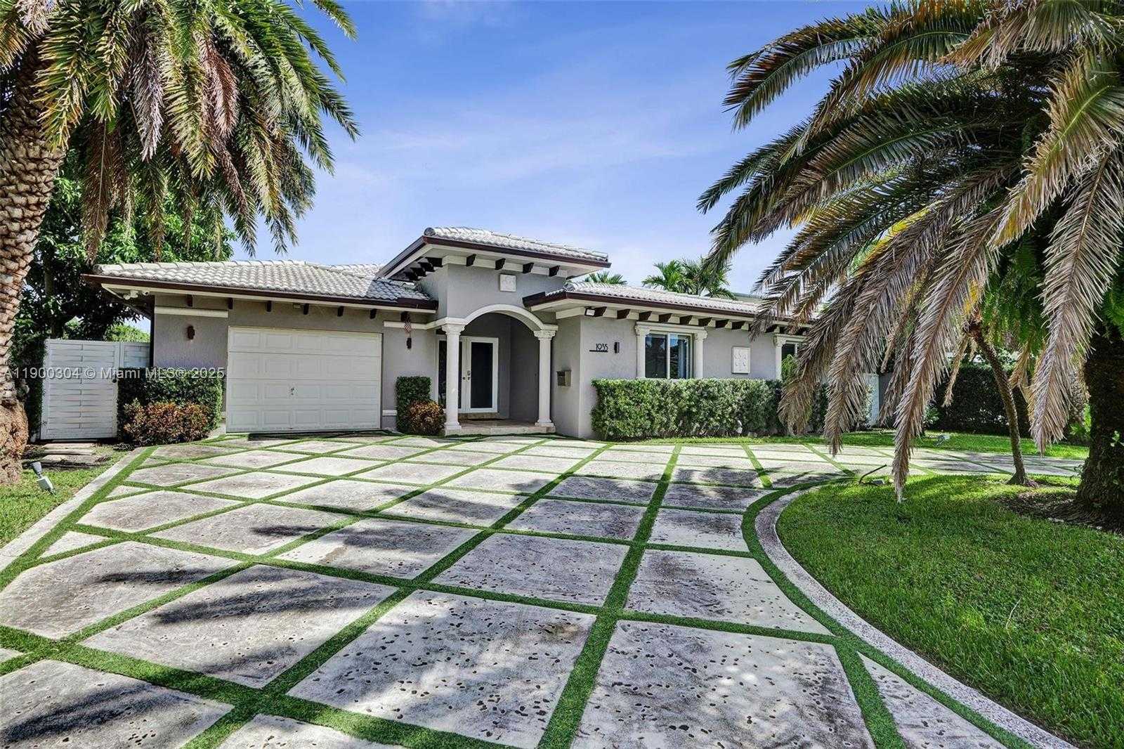 Small Image of 1935 NORTH EAST 117TH RD, North Miami Number 43