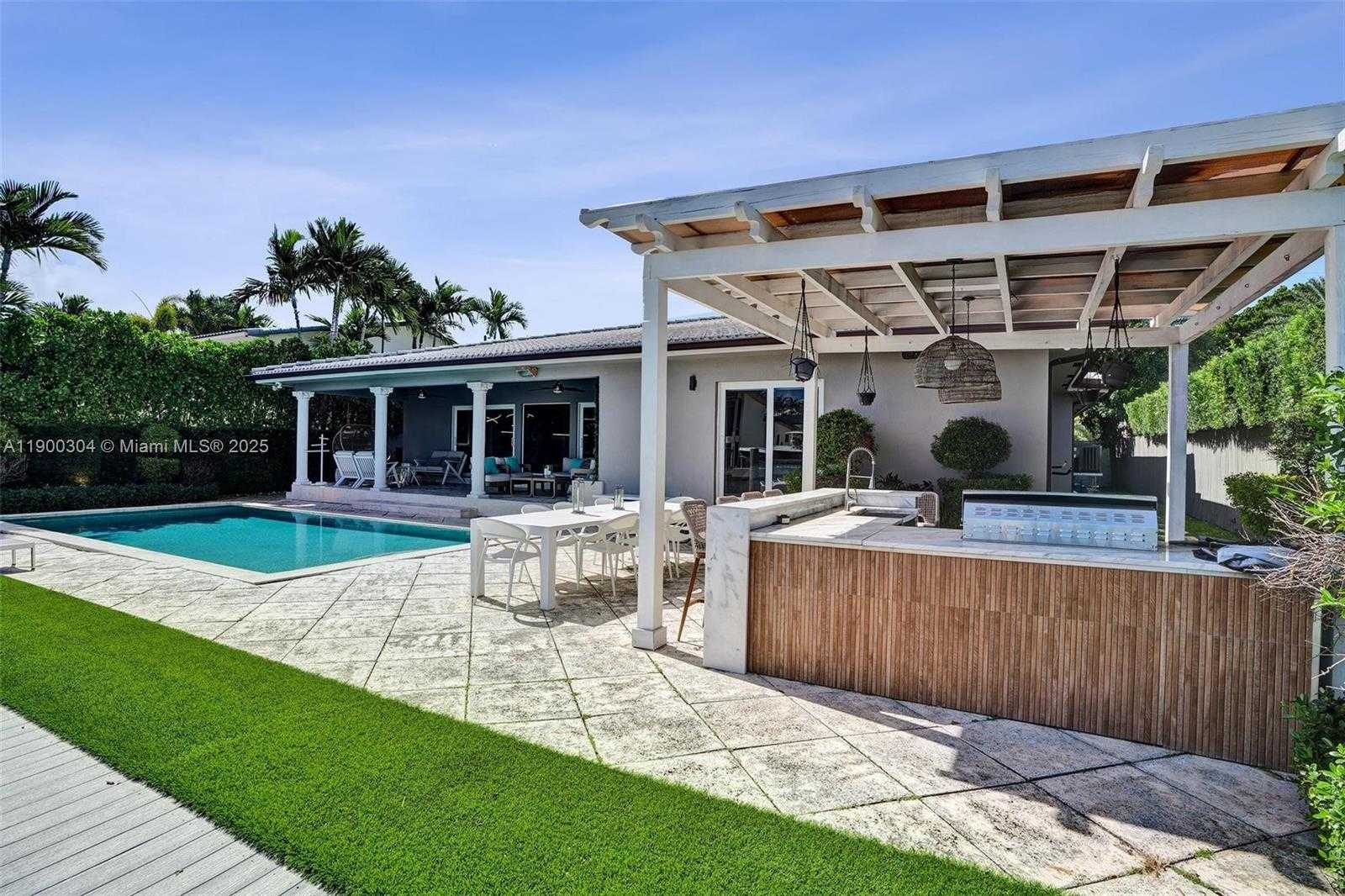 Small Image of 1935 NORTH EAST 117TH RD, North Miami Number 5