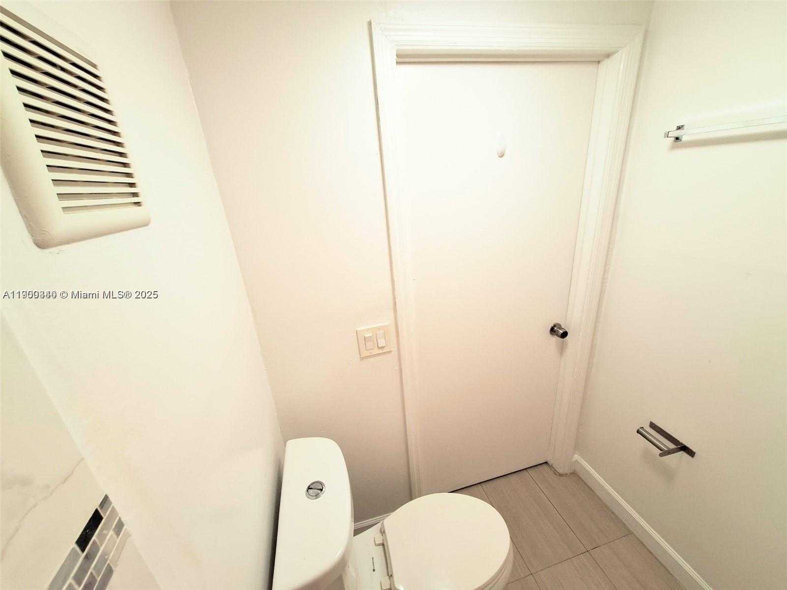 Small Image of 2011 BAY DR #1, Miami Beach Number 13