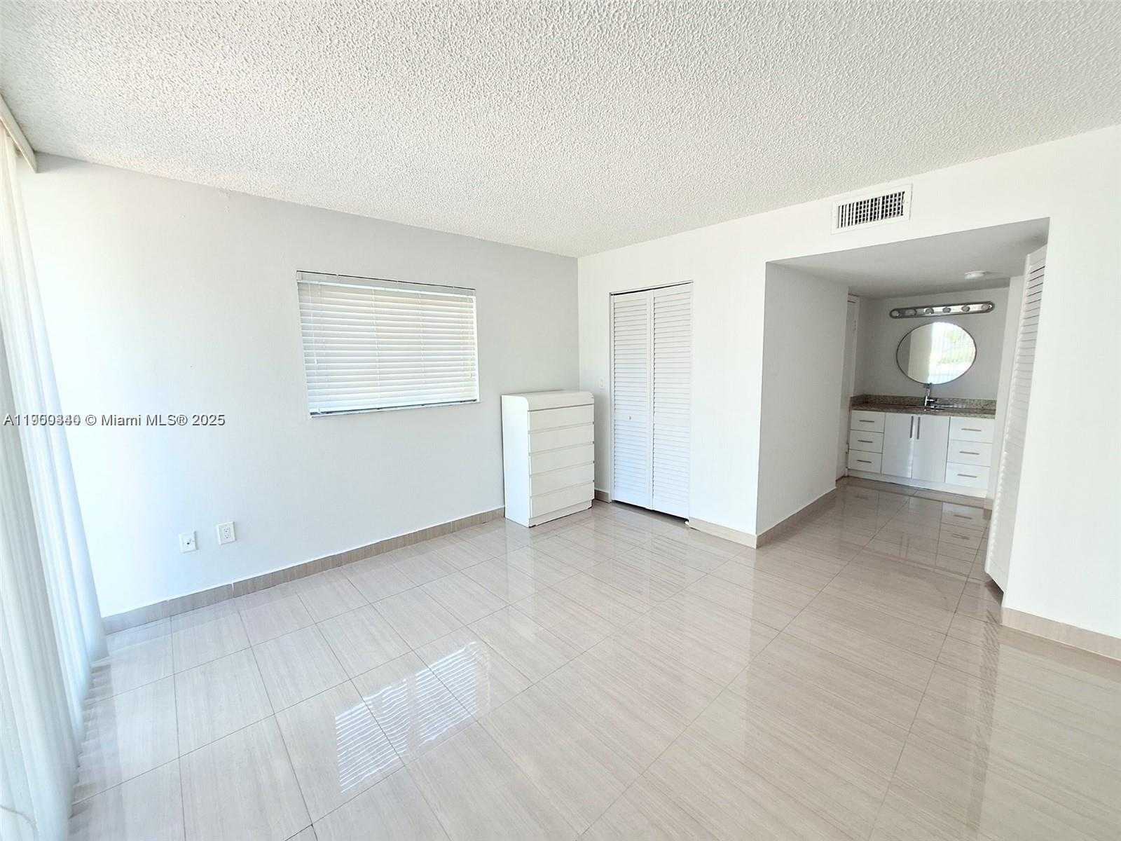 Small Image of 2011 BAY DR #1, Miami Beach Number 15