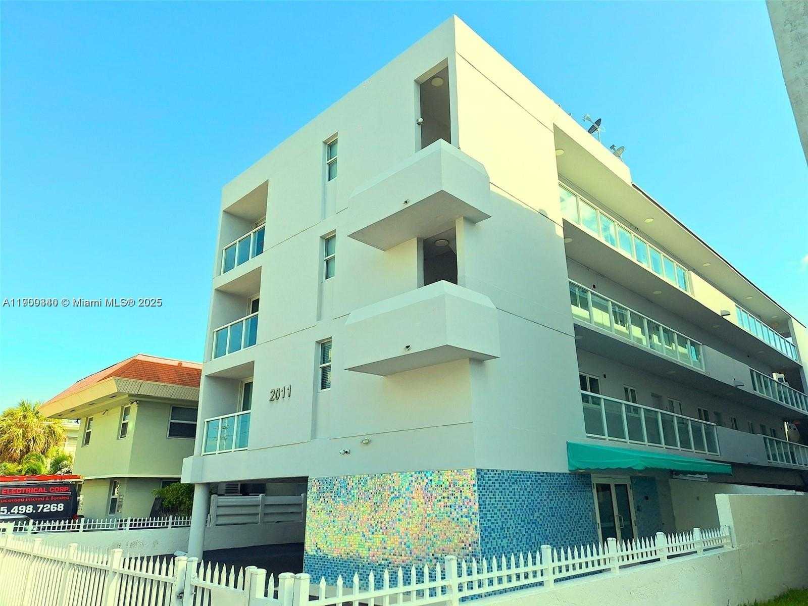 Small Image of 2011 BAY DR #1, Miami Beach Number 2