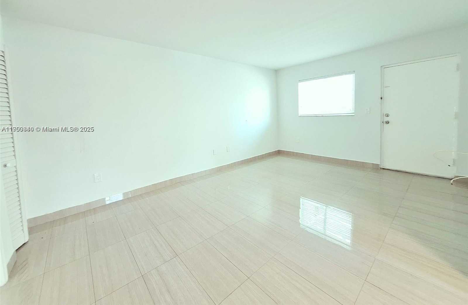 Small Image of 2011 BAY DR #1, Miami Beach Number 7