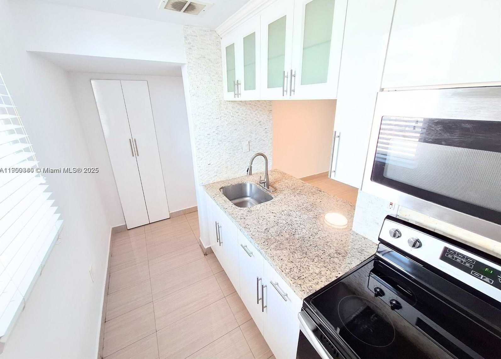 Small Image of 2011 BAY DR #1, Miami Beach Number 9