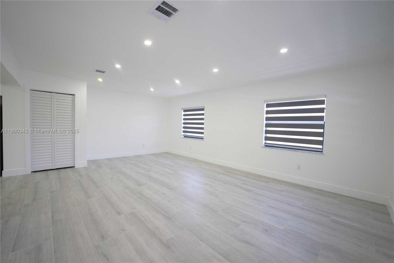 Small Image of 1022 EAST 18TH ST #1022, Hialeah Number 4