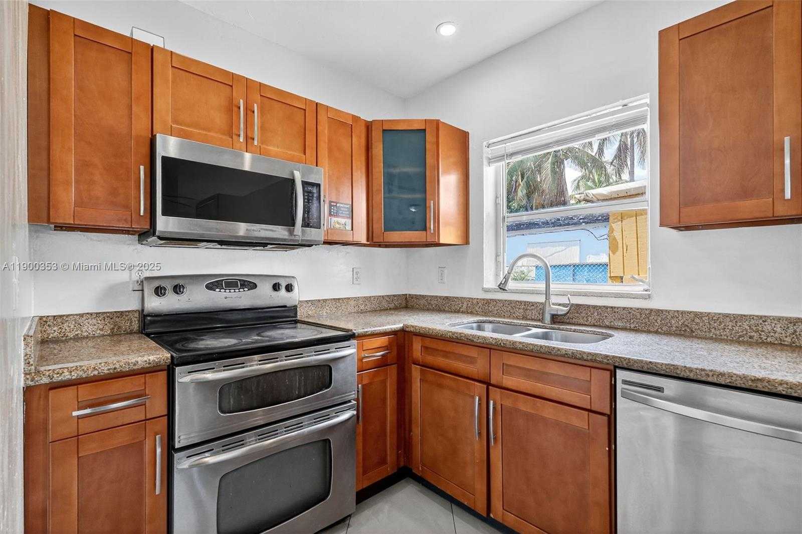 Small Image of 1498 NORTH EAST 180TH ST, North Miami Beach Number 13