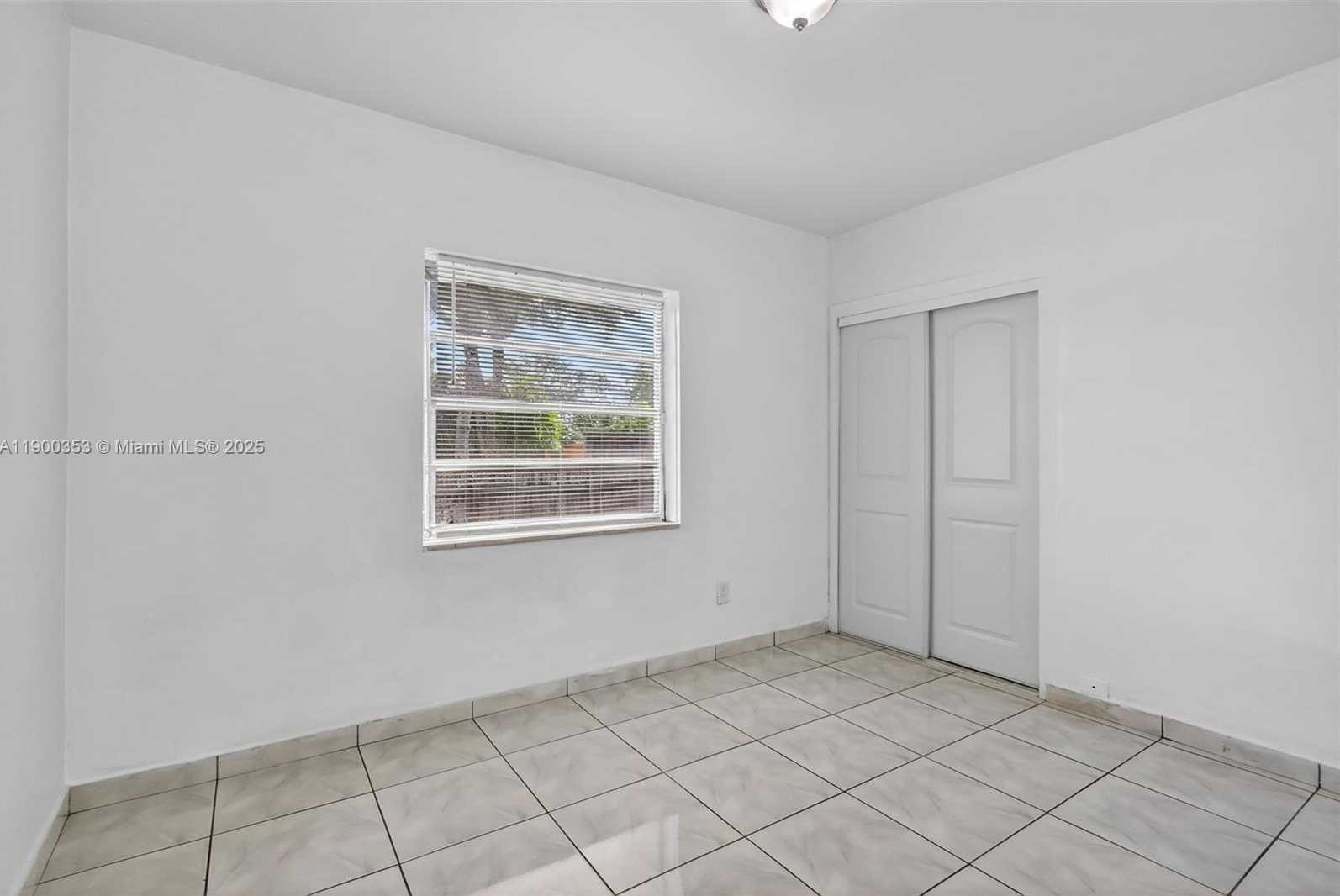 Small Image of 1498 NORTH EAST 180TH ST, North Miami Beach Number 19