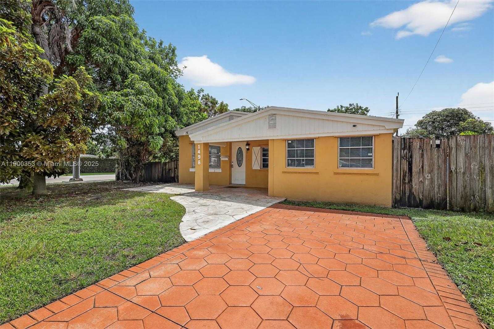 Small Image of 1498 NORTH EAST 180TH ST, North Miami Beach Number 2