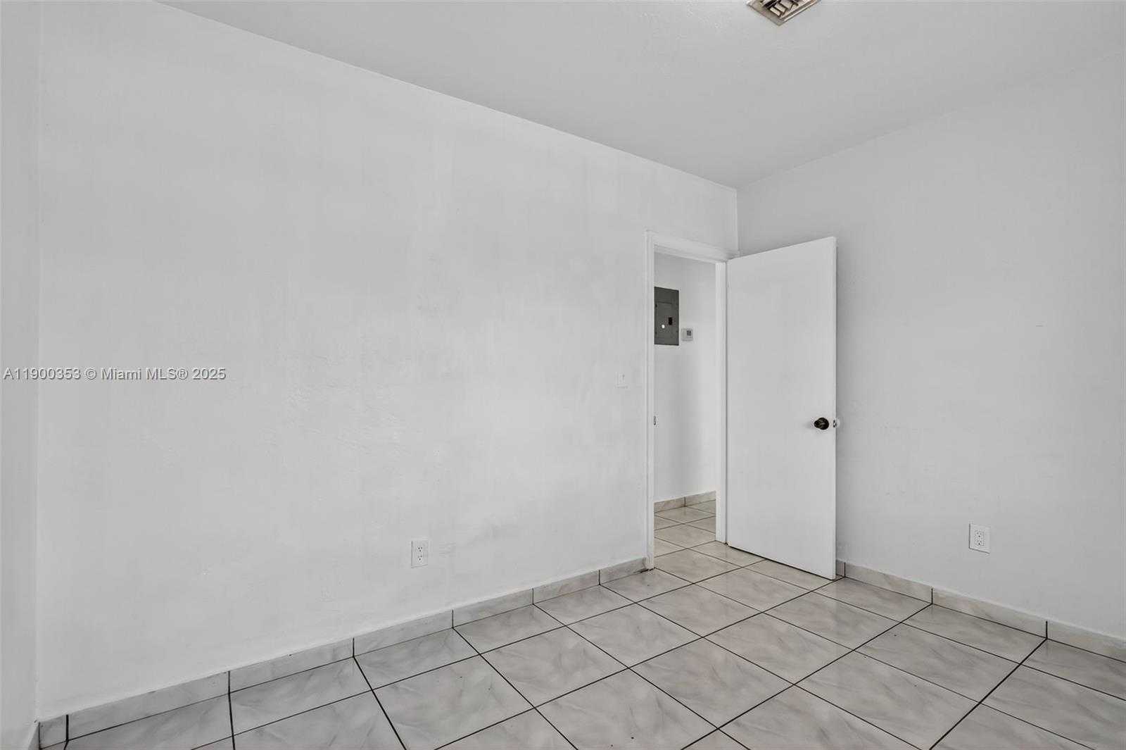 Small Image of 1498 NORTH EAST 180TH ST, North Miami Beach Number 20