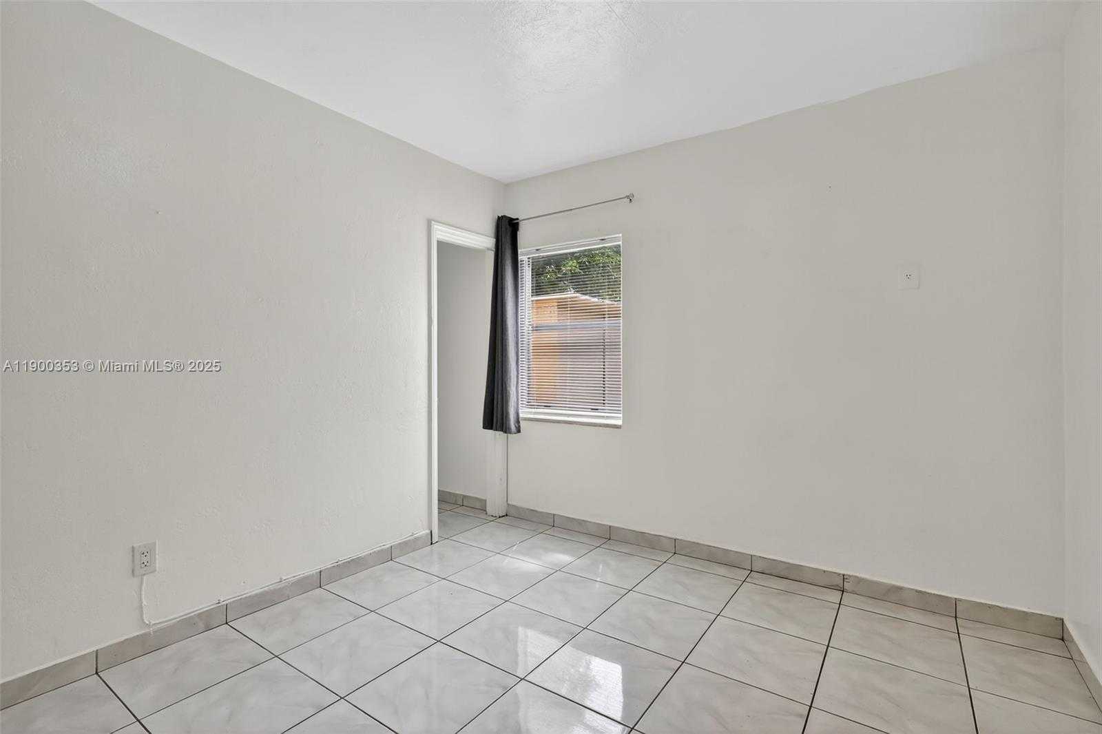 Small Image of 1498 NORTH EAST 180TH ST, North Miami Beach Number 22