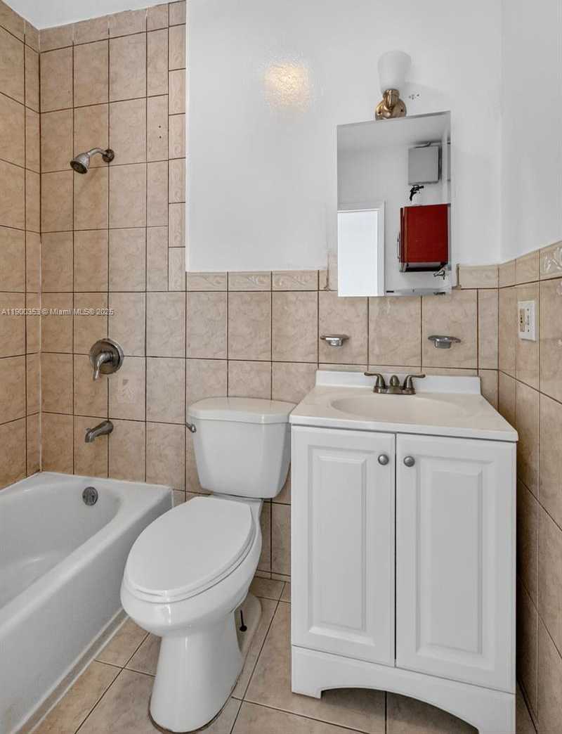 Small Image of 1498 NORTH EAST 180TH ST, North Miami Beach Number 24