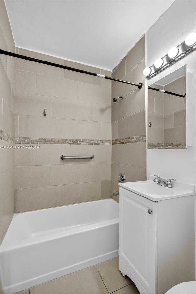Small Image of 1498 NORTH EAST 180TH ST, North Miami Beach Number 26