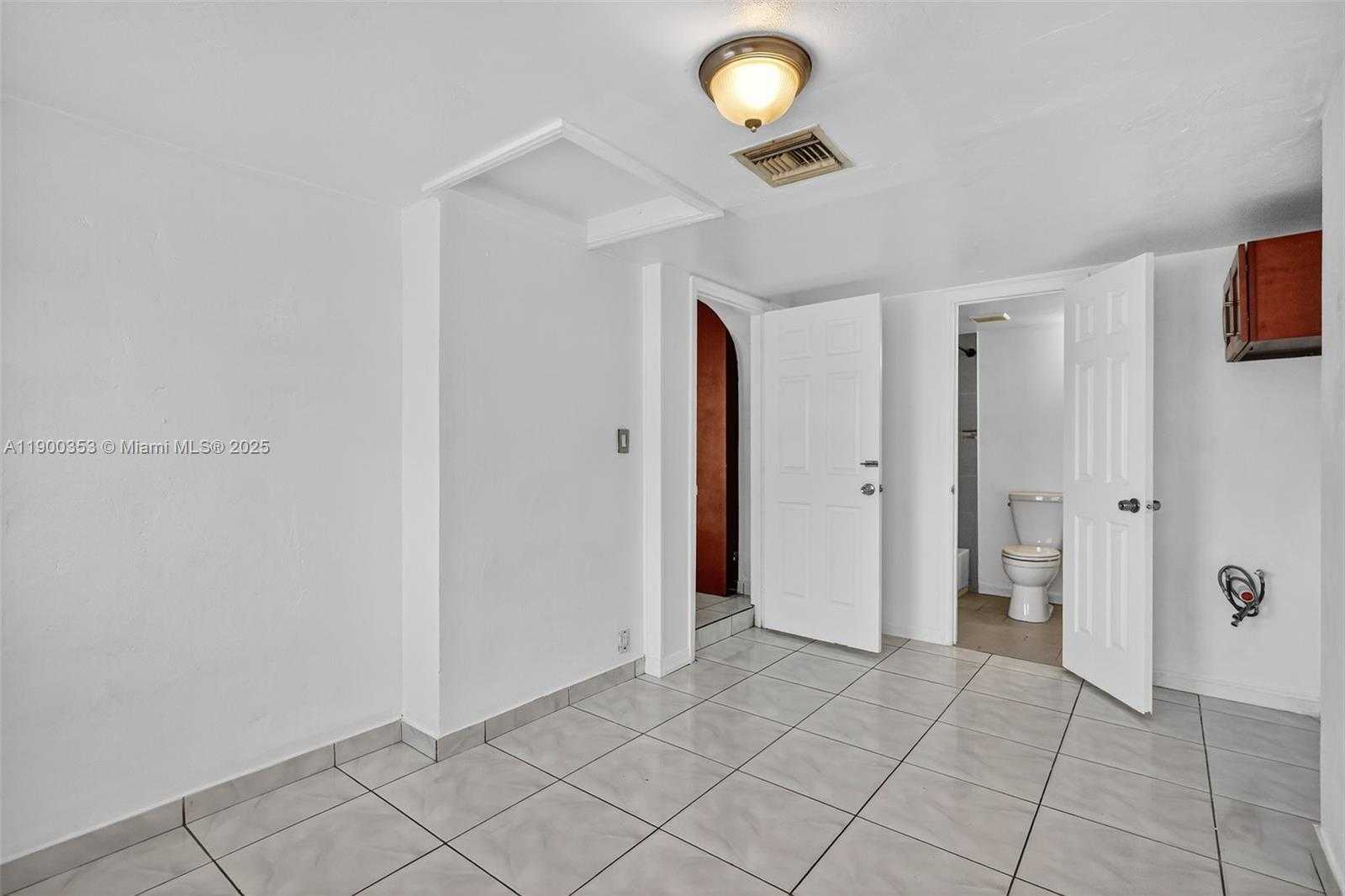 Small Image of 1498 NORTH EAST 180TH ST, North Miami Beach Number 28