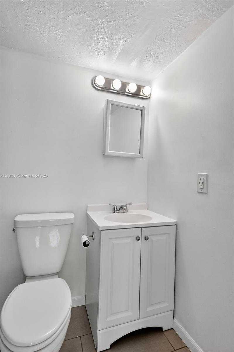 Small Image of 1498 NORTH EAST 180TH ST, North Miami Beach Number 29