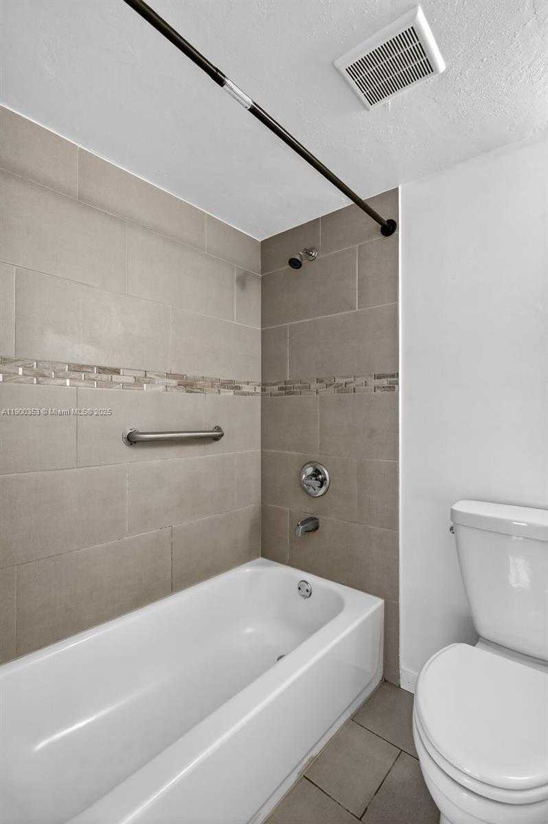 Small Image of 1498 NORTH EAST 180TH ST, North Miami Beach Number 30