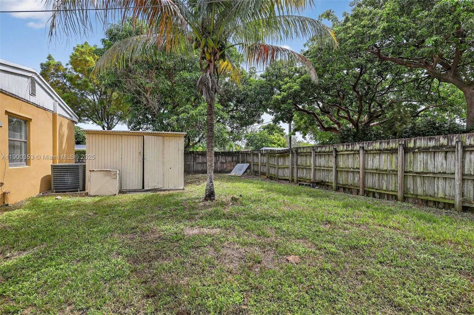 Small Image of 1498 NORTH EAST 180TH ST, North Miami Beach Number 31