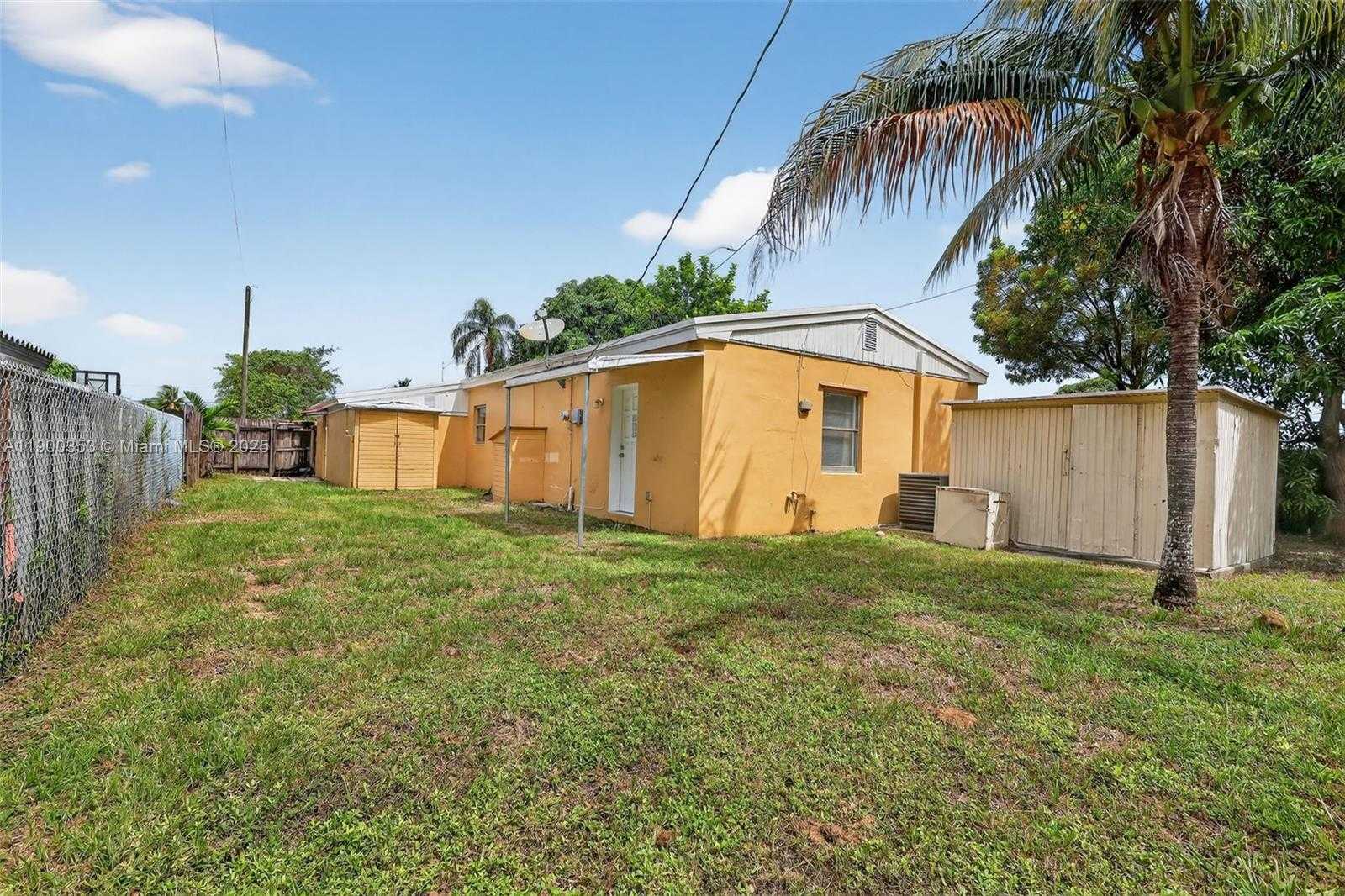 Small Image of 1498 NORTH EAST 180TH ST, North Miami Beach Number 33