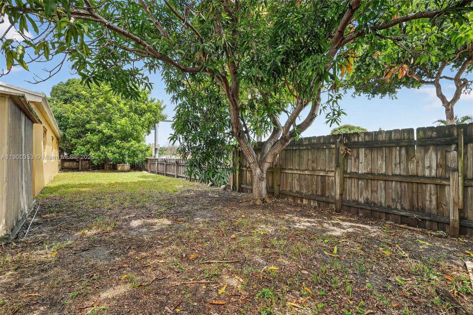 Small Image of 1498 NORTH EAST 180TH ST, North Miami Beach Number 34