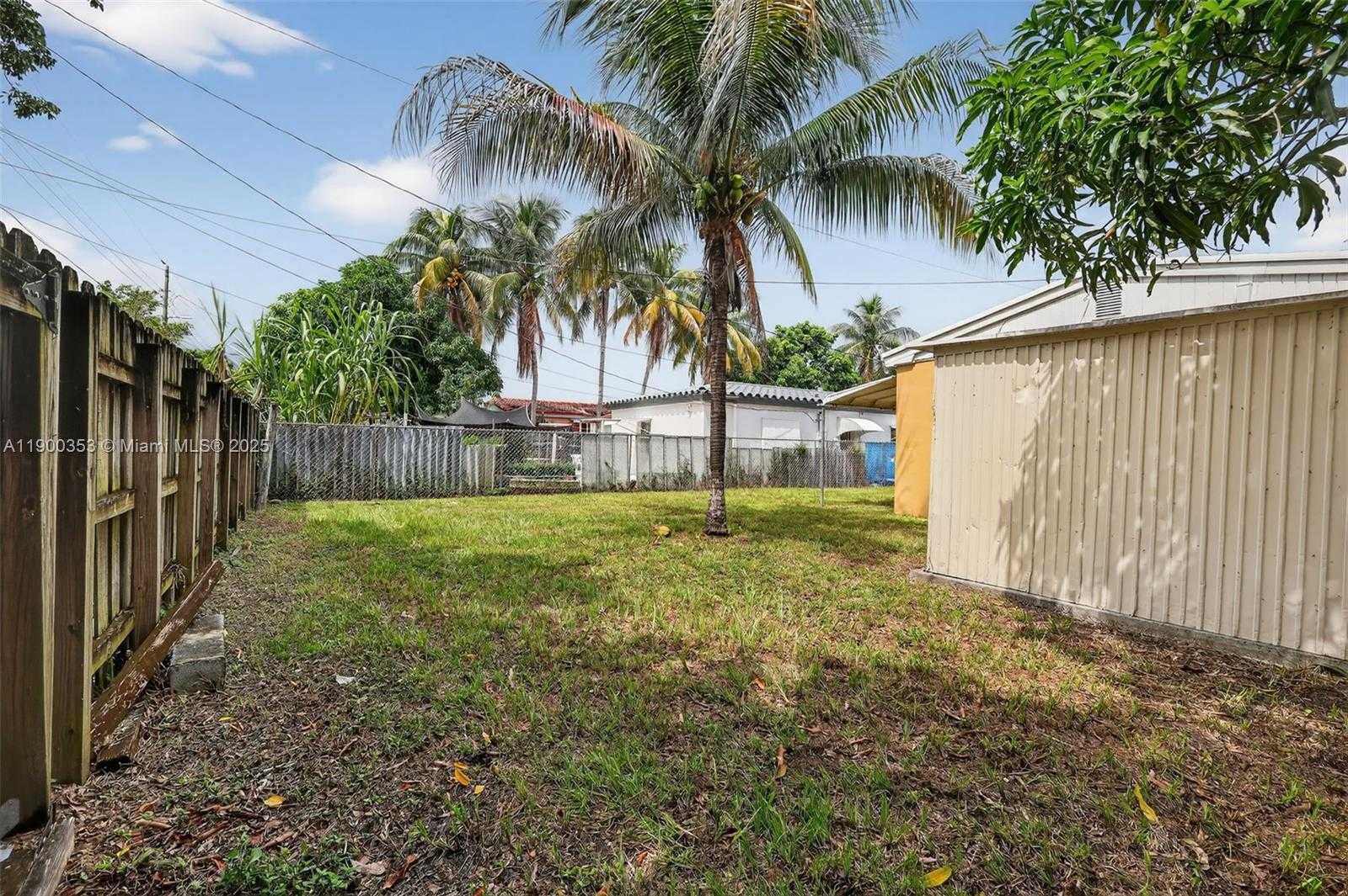 Small Image of 1498 NORTH EAST 180TH ST, North Miami Beach Number 35