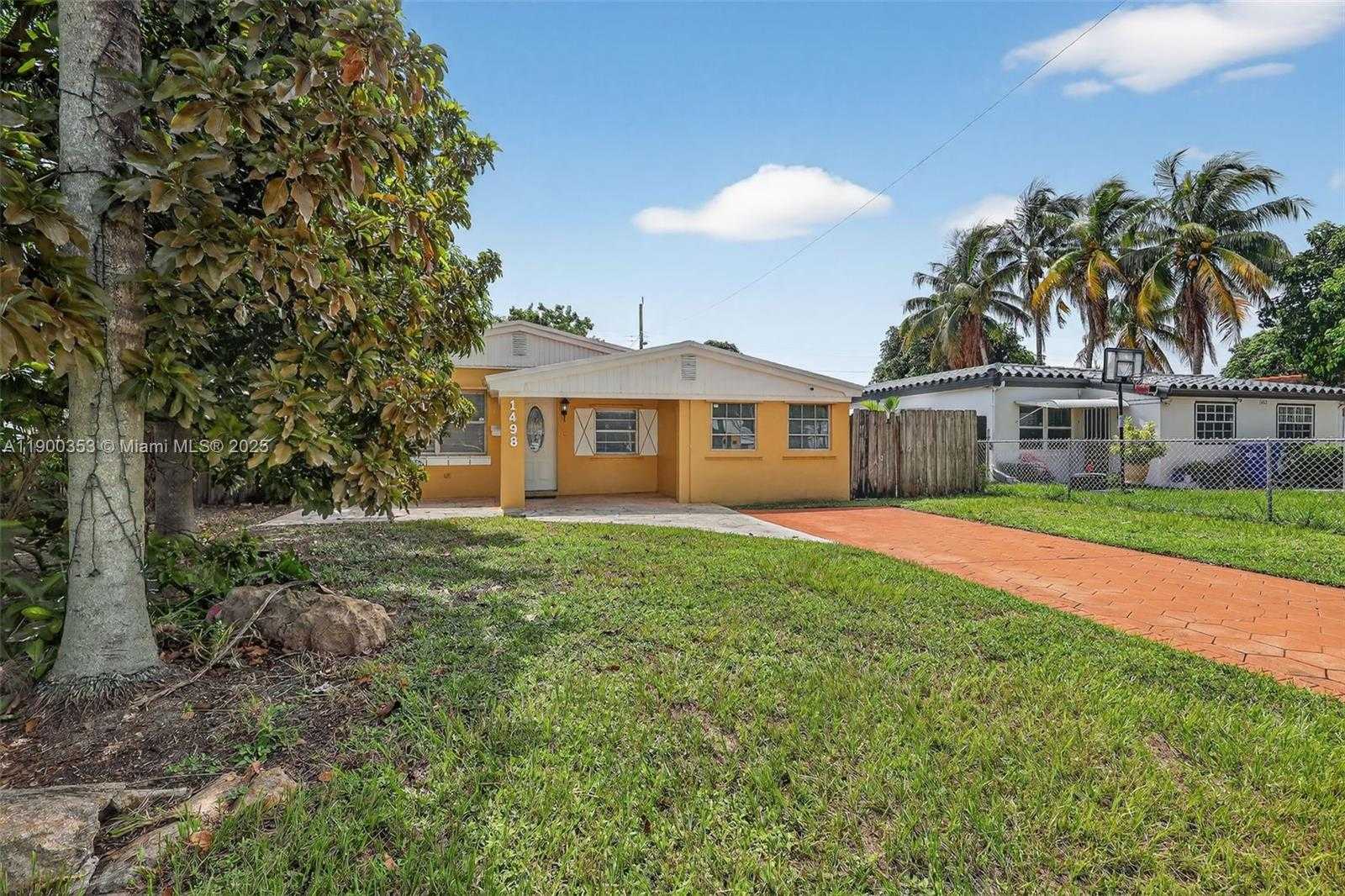 Small Image of 1498 NORTH EAST 180TH ST, North Miami Beach Number 4